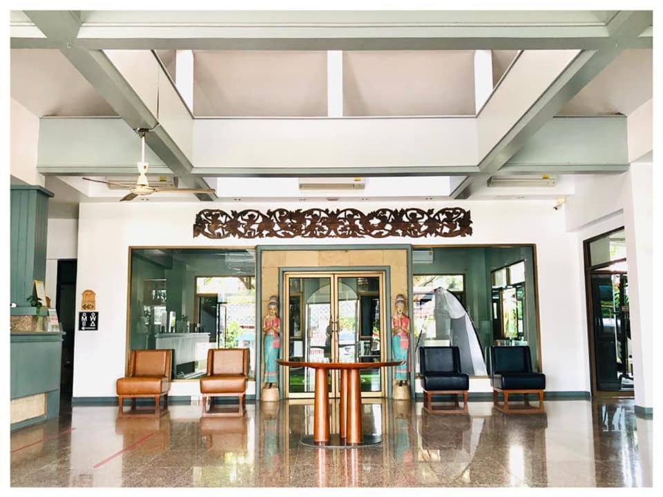 Lopburi Inn Resort Bagian luar foto
