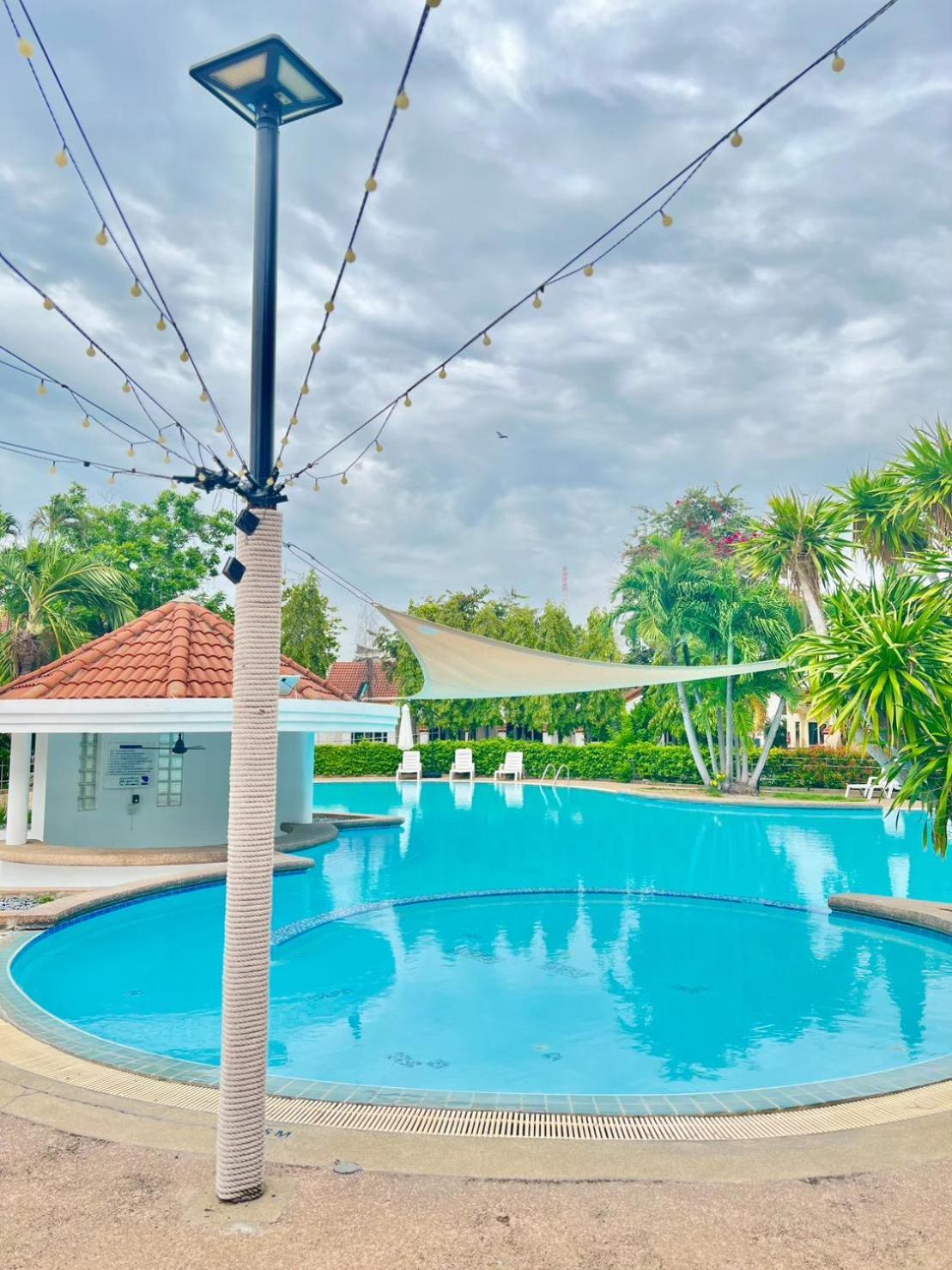 Lopburi Inn Resort Bagian luar foto