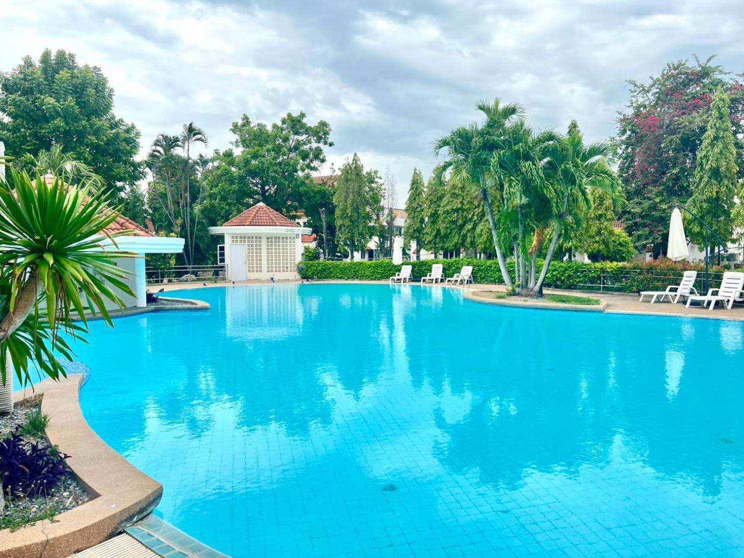 Lopburi Inn Resort Bagian luar foto