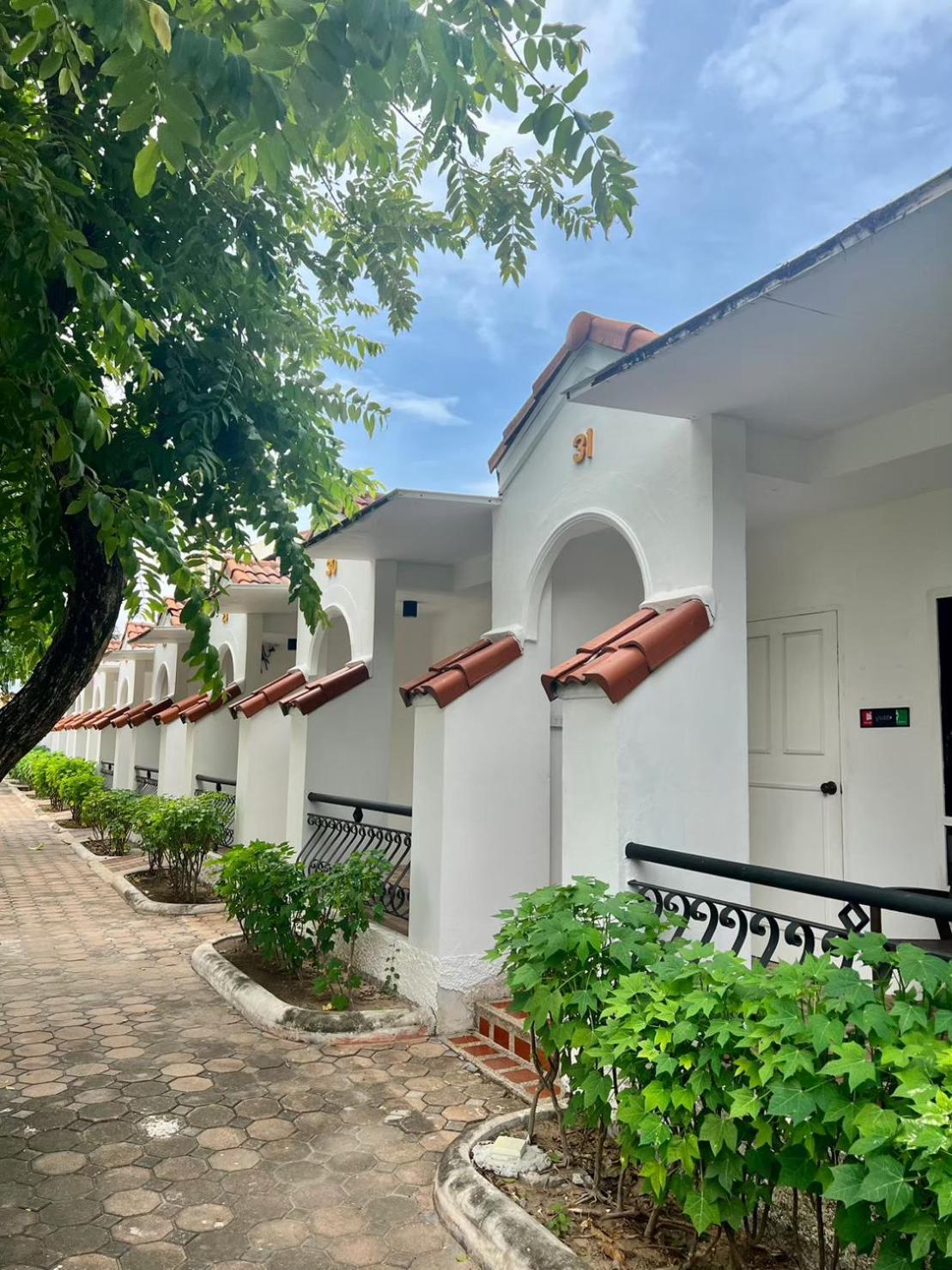 Lopburi Inn Resort Bagian luar foto