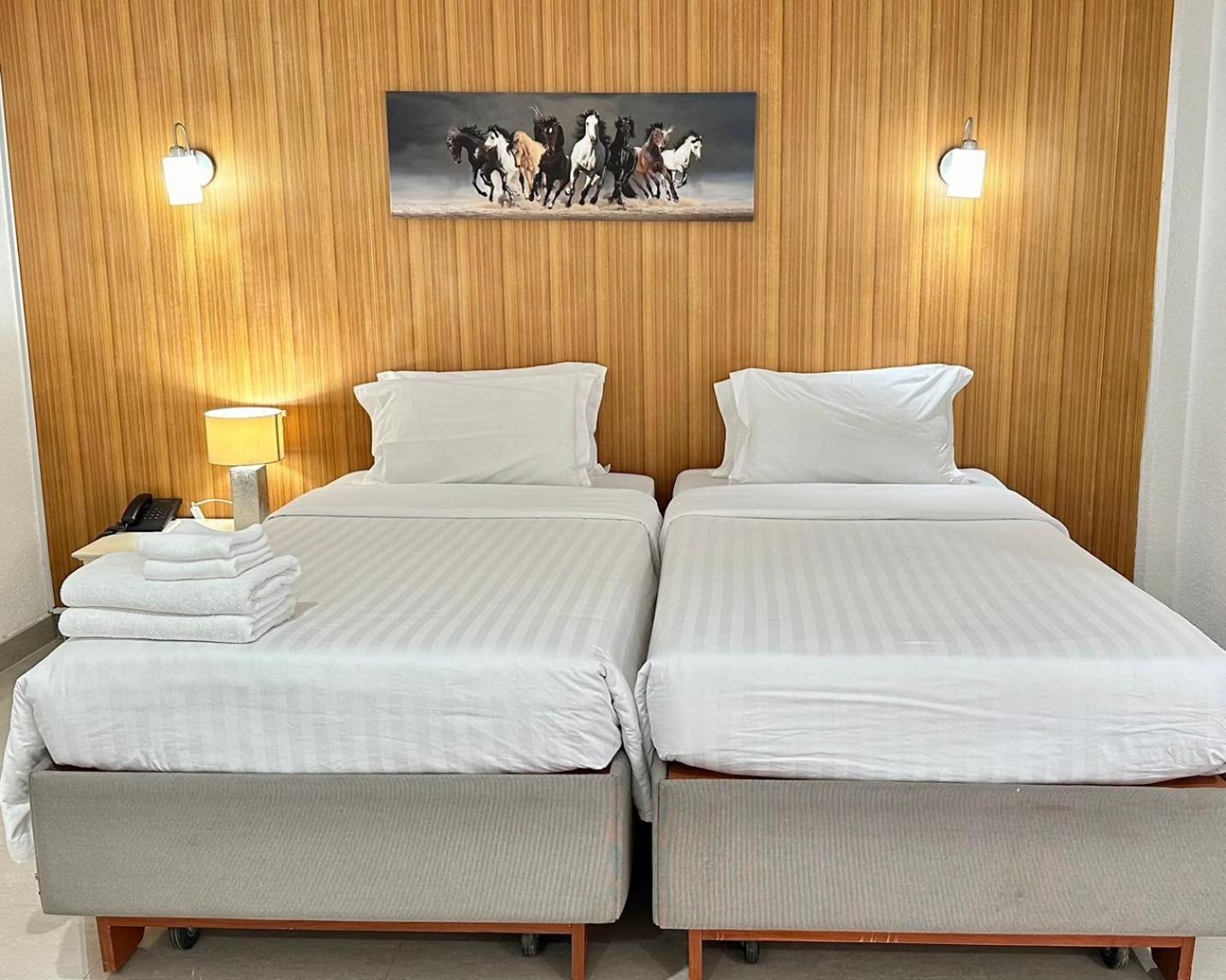 Lopburi Inn Resort Bagian luar foto
