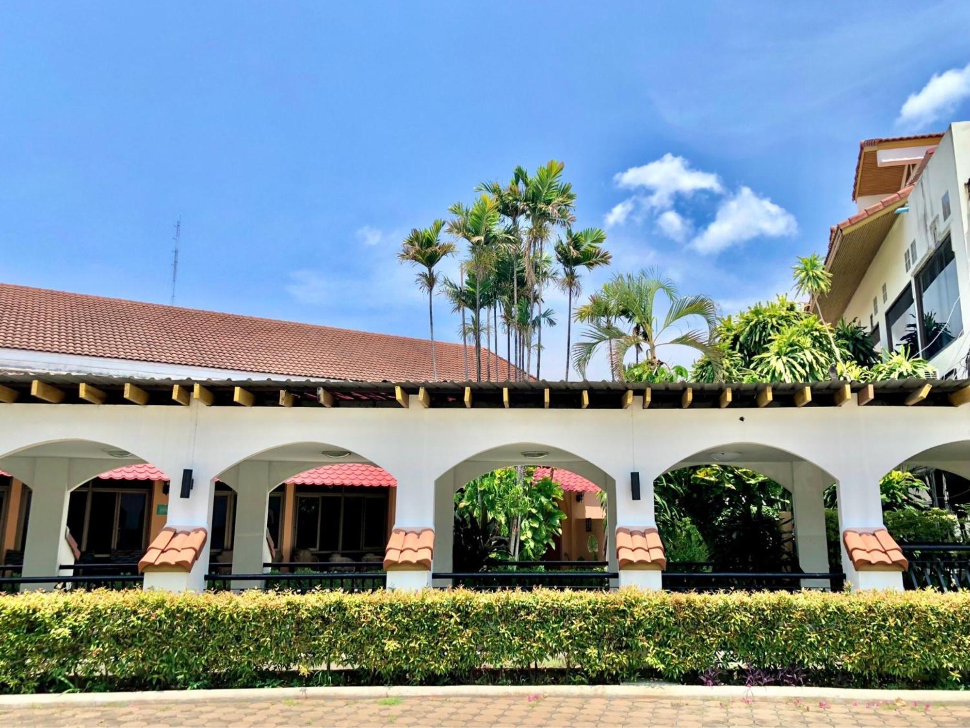 Lopburi Inn Resort Bagian luar foto