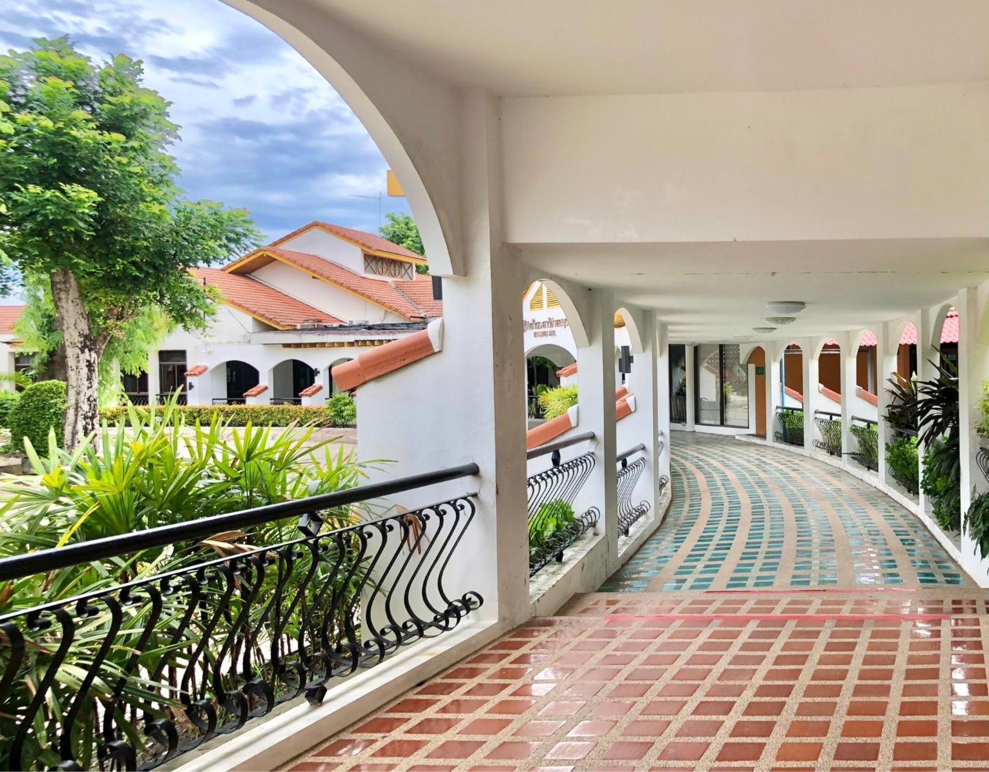 Lopburi Inn Resort Bagian luar foto