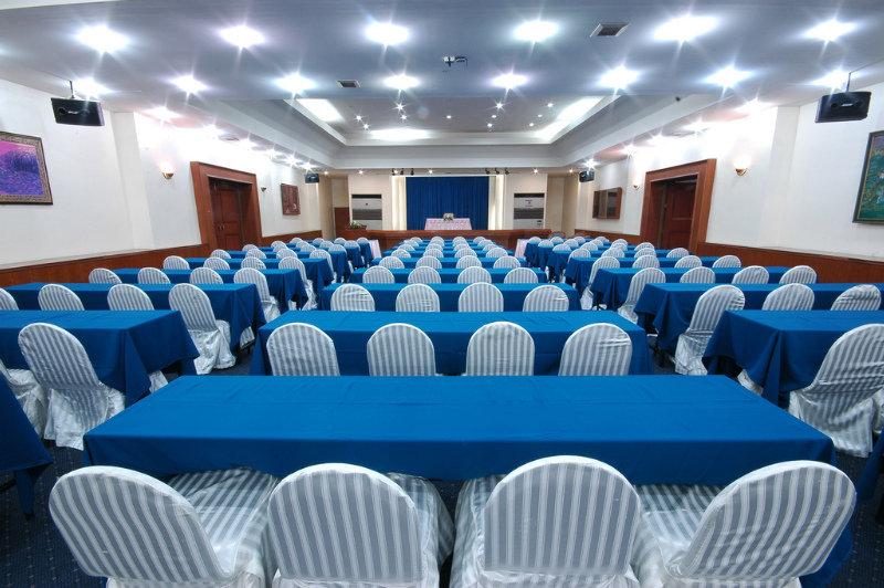 Lopburi Inn Resort Bagian luar foto