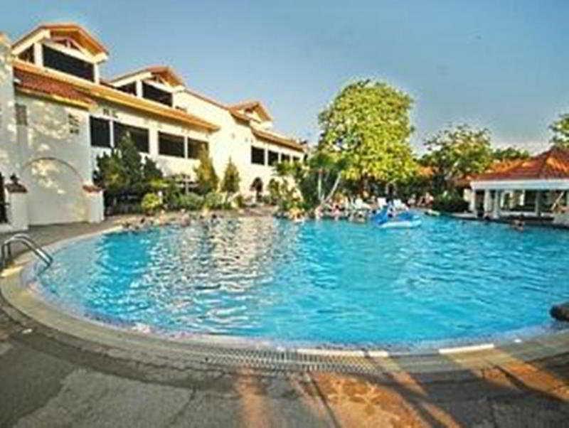 Lopburi Inn Resort Bagian luar foto