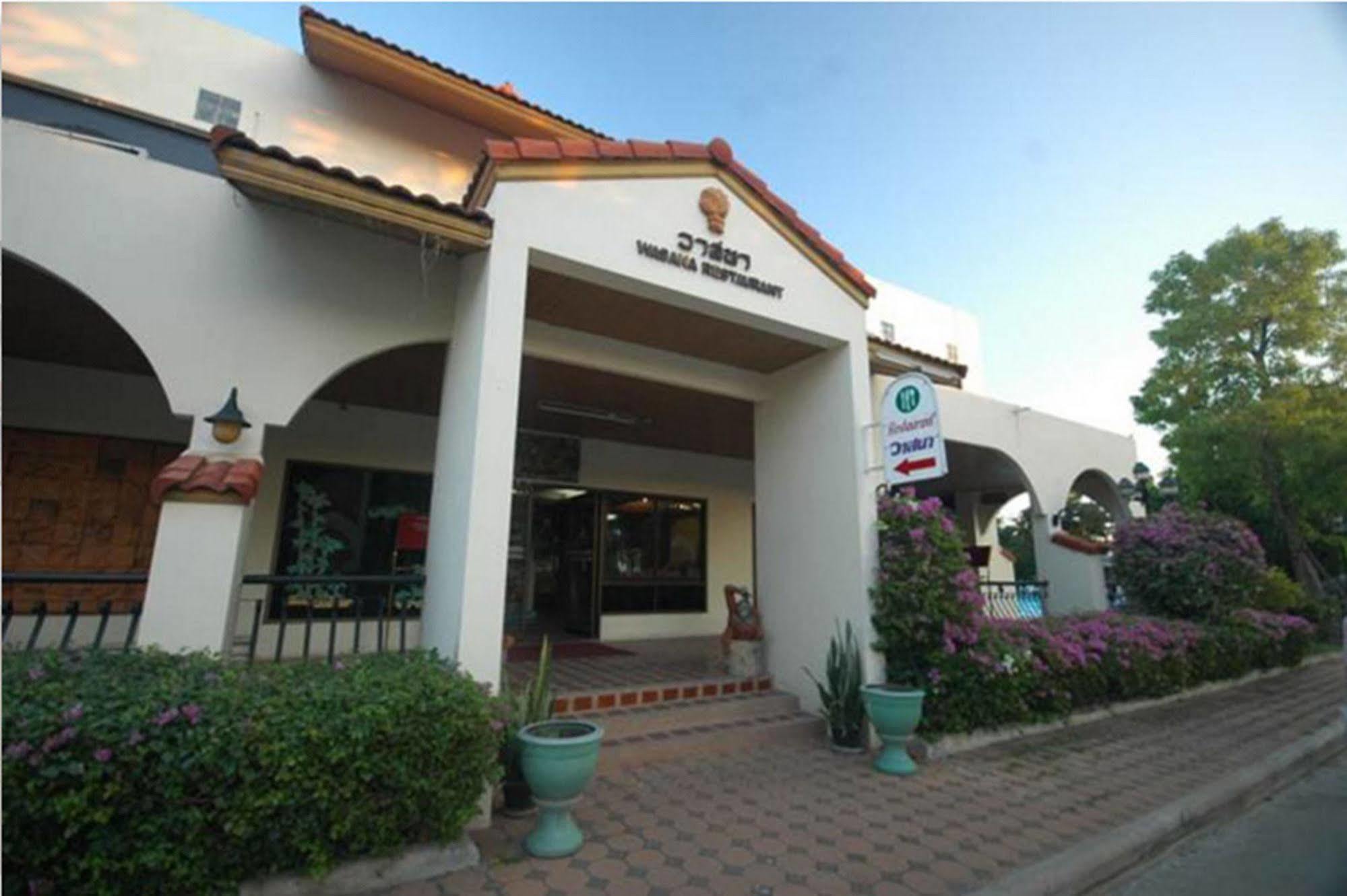 Lopburi Inn Resort Bagian luar foto