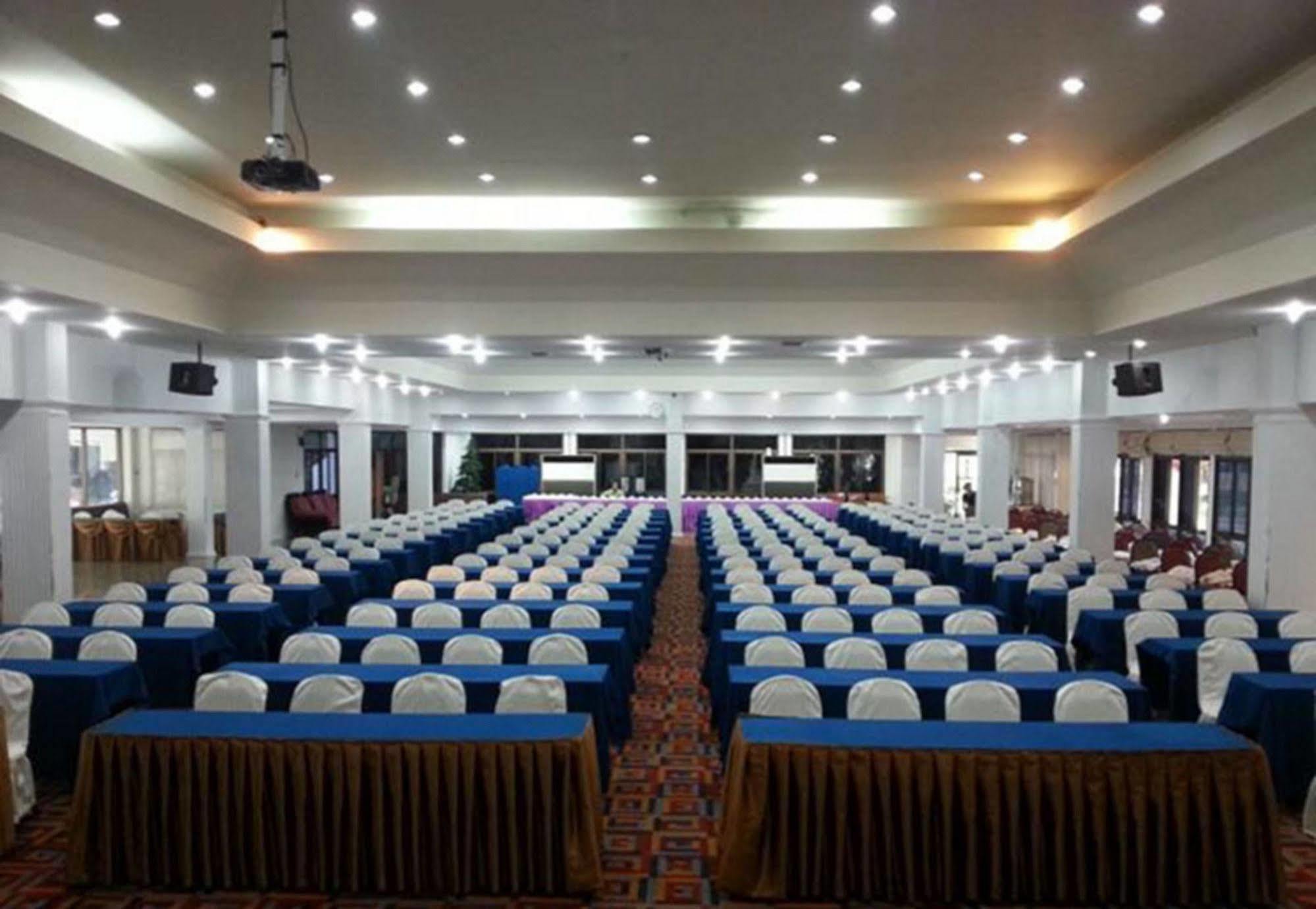 Lopburi Inn Resort Bagian luar foto