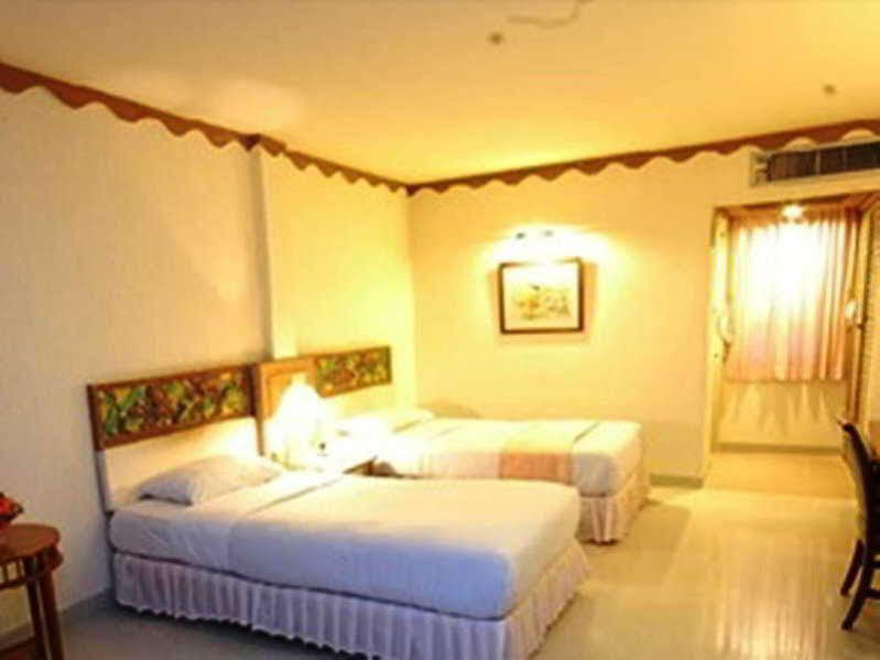 Lopburi Inn Resort Bagian luar foto