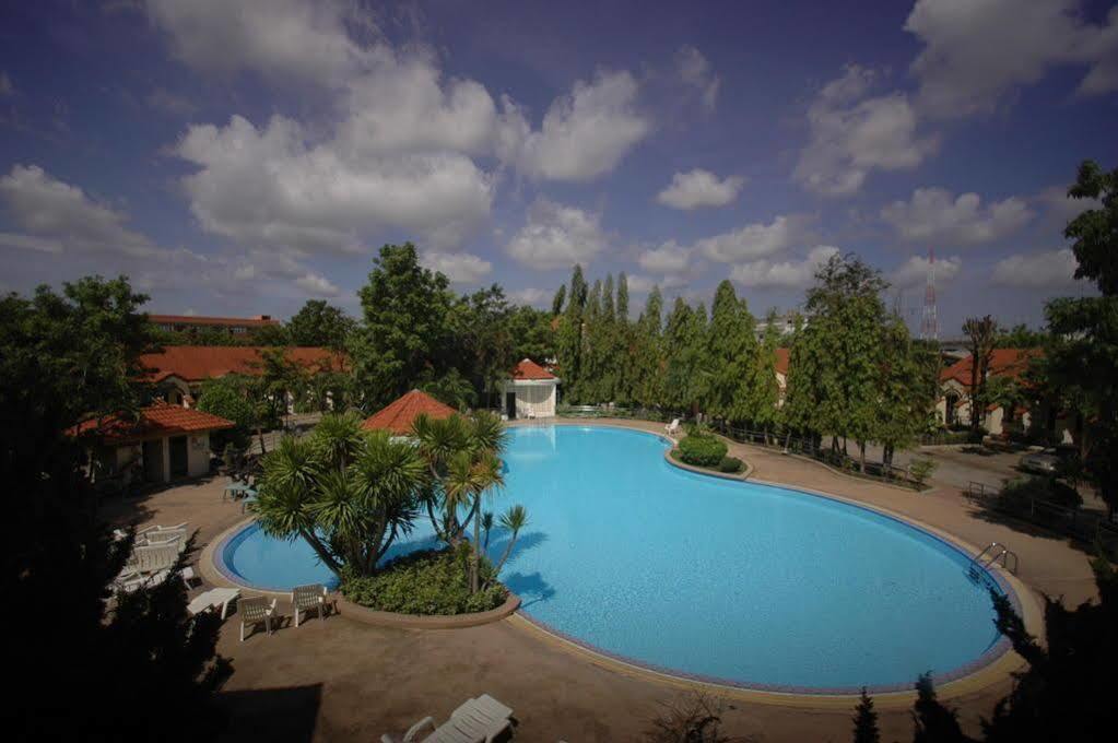 Lopburi Inn Resort Bagian luar foto