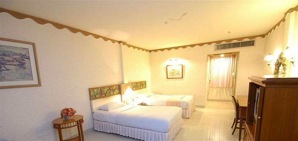 Lopburi Inn Resort Bagian luar foto
